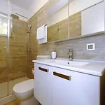 First Floor Appartamento