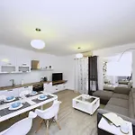First Floor Appartamento *
