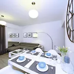 First Floor Appartamento *