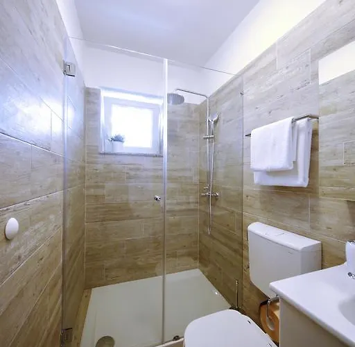 First Floor 扎达尔