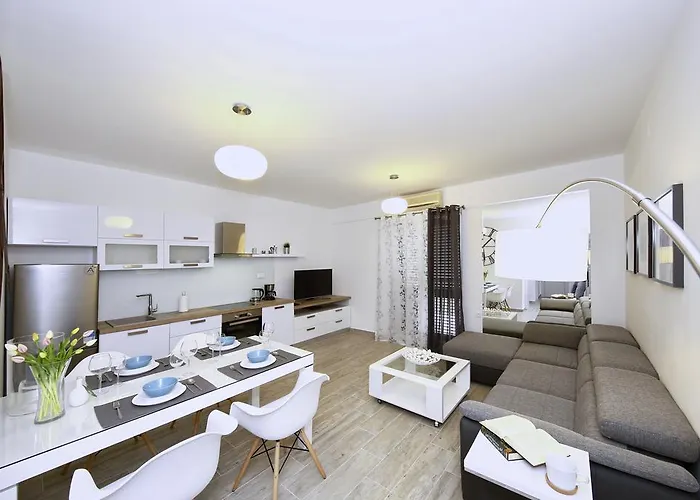 First Floor Appartement *