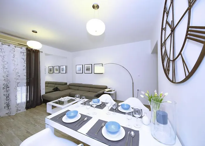 First Floor Appartement *